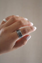 Load image into Gallery viewer, Roses Spoon Ring