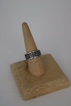 Load image into Gallery viewer, Roses Spoon Ring