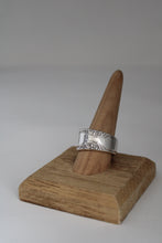 Load image into Gallery viewer, Size 10.5 Spoon Ring
