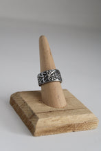 Load image into Gallery viewer, Size 7.5 Spoon Ring