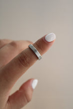 Load image into Gallery viewer, Size 4/4.5 Spoon Ring