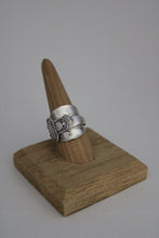 Load image into Gallery viewer, Size 9.5 Spoon Ring