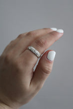 Load image into Gallery viewer, Sterling Silver Floral Band