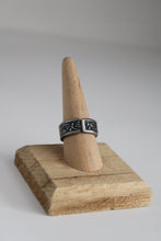 Load image into Gallery viewer, Size 9 Spoon Ring