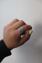 Load image into Gallery viewer, Size 10.5 Spoon Ring