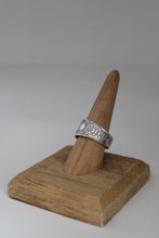 Load image into Gallery viewer, Size 8.5 Spoon Ring