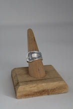 Load image into Gallery viewer, Size 8 Spoon Ring
