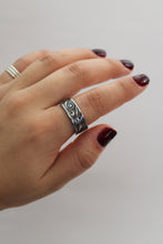 Load image into Gallery viewer, Size 8/8.5 Spoon Ring
