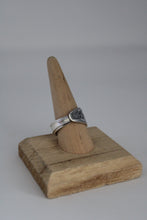 Load image into Gallery viewer, Size 9.5 Spoon Ring