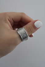 Load image into Gallery viewer, Size 10.5 Spoon Ring
