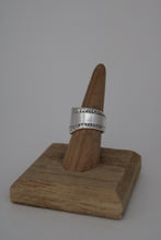 Load image into Gallery viewer, Size 7.5 Spoon Ring