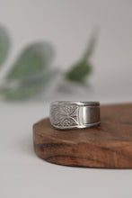 Load image into Gallery viewer, Size 10.5 Spoon Ring
