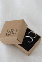 Load image into Gallery viewer, Classic Hoop Earrings