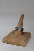 Load image into Gallery viewer, Size 10.5 Spoon Ring