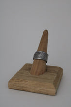 Load image into Gallery viewer, Size 7.5 Spoon Ring