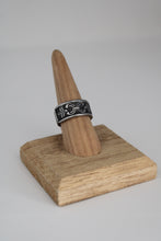 Load image into Gallery viewer, Size 8.5 Spoon Ring