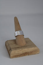 Load image into Gallery viewer, Size 8.5 Spoon Ring