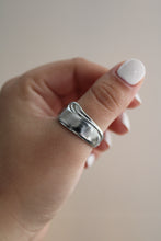 Load image into Gallery viewer, Size 10/10.5 Spoon Ring