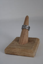 Load image into Gallery viewer, Size 4.5/5 Spoon Ring