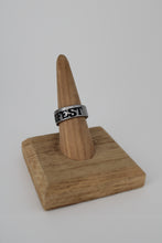 Load image into Gallery viewer, Size 8 Spoon Ring