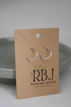 Load image into Gallery viewer, Classic Hoop Earrings