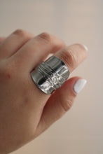 Load image into Gallery viewer, Size 10.5 Spoon Ring