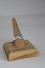 Load image into Gallery viewer, Size 10 Spoon Ring