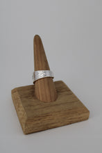 Load image into Gallery viewer, Size 8.5 Spoon Ring