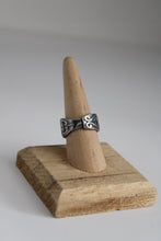 Load image into Gallery viewer, Size 7.5 Spoon Ring