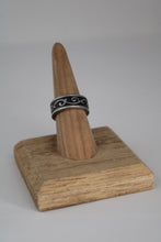 Load image into Gallery viewer, Size 7.5 Spoon Ring