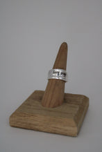 Load image into Gallery viewer, Size 7.5 Spoon Ring