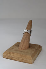 Load image into Gallery viewer, Size 4.5 Spoon Ring