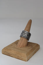 Load image into Gallery viewer, Size 7.5/8 Spoon Ring