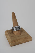 Load image into Gallery viewer, Size 11/11.5 Spoon Ring