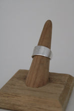 Load image into Gallery viewer, Size 6.5 Spoon Ring