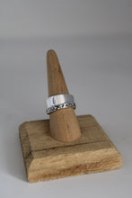Load image into Gallery viewer, Size 8 Spoon Ring