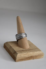 Load image into Gallery viewer, Size 9.5 Spoon Ring