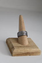 Load image into Gallery viewer, Size 9.5 Spoon Ring