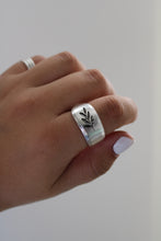 Load image into Gallery viewer, Size 10 Spoon Ring