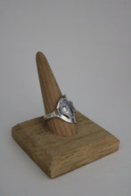Load image into Gallery viewer, Size 10.5 Spoon Ring