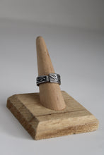 Load image into Gallery viewer, Size 8/8.5 Spoon Ring