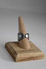 Load image into Gallery viewer, Beaded Rose Spoon Ring