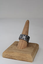 Load image into Gallery viewer, Size 9.5 Spoon Ring