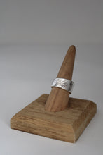 Load image into Gallery viewer, Size 8.5 Spoon Ring