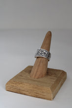 Load image into Gallery viewer, Size 7.5 Spoon Ring