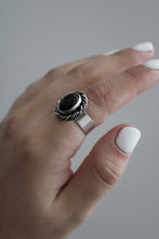 Load image into Gallery viewer, Size 7 Onyx Ring