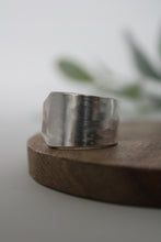 Load image into Gallery viewer, Size 11.5 Spoon Ring
