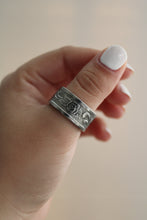 Load image into Gallery viewer, Size 10 Spoon Ring
