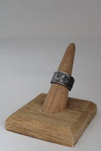 Load image into Gallery viewer, Size 7/7.5 Spoon Ring
