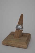 Load image into Gallery viewer, Size 8 Spoon Ring
